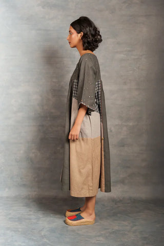 Gray loom patch dress- 3/4th sleeves flare midi dress