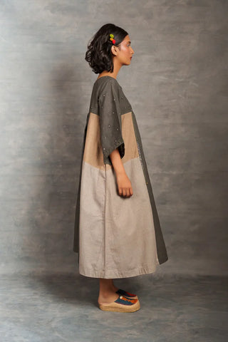 Gray loom patch dress- 3/4th sleeves flare midi dress