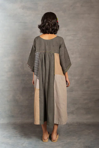 Gray loom patch dress- 3/4th sleeves flare midi dress