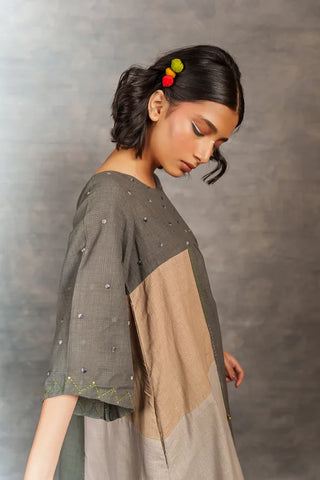Gray loom patch dress- 3/4th sleeves flare midi dress
