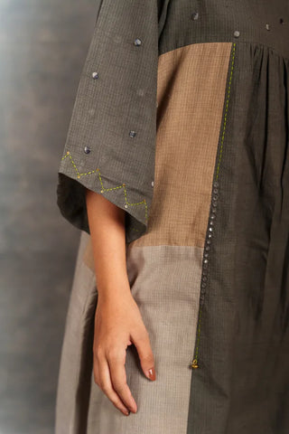 Gray loom patch dress- 3/4th sleeves flare midi dress