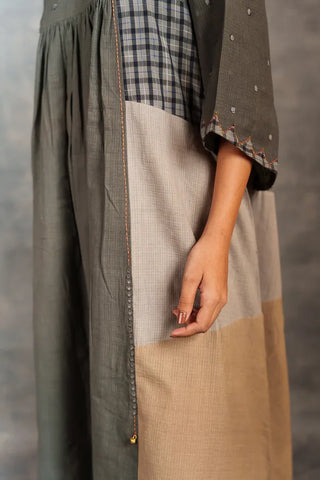 Gray loom patch dress- 3/4th sleeves flare midi dress