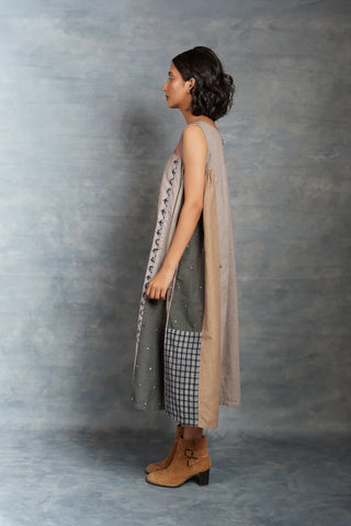 Loom patch dress- Sleeveless flare midi dress