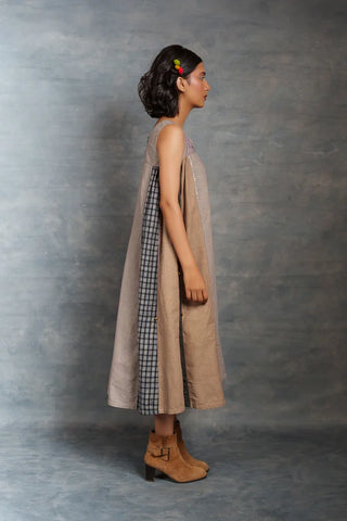 Loom patch dress- Sleeveless flare midi dress