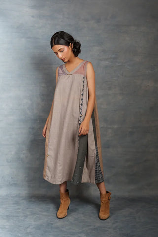 Loom patch dress- Sleeveless flare midi dress