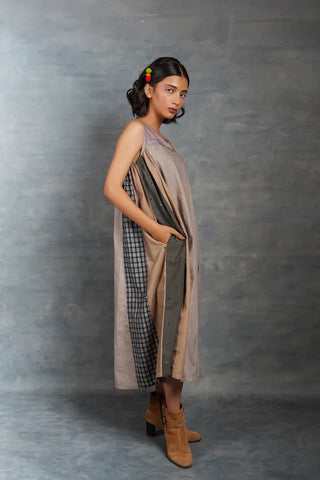 Loom patch dress- Sleeveless flare midi dress