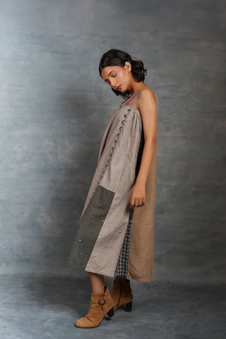 Loom patch dress- Sleeveless flare midi dress