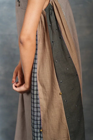 Loom patch dress- Sleeveless flare midi dress