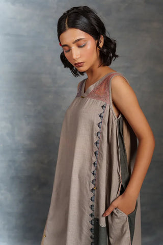 Loom patch dress- Sleeveless flare midi dress