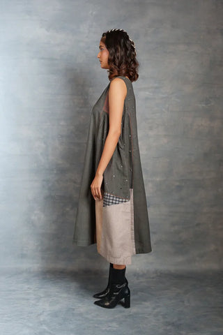 Gray loom patch dress- Sleeveless flare midi dress