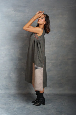 Gray loom patch dress- Sleeveless flare midi dress