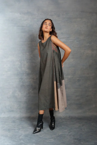 Gray loom patch dress- Sleeveless flare midi dress