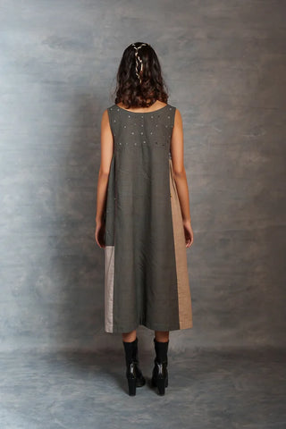 Gray loom patch dress- Sleeveless flare midi dress