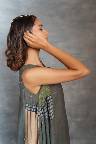 Gray loom patch dress- Sleeveless flare midi dress