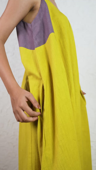 Comfort wear, relaxed fit breathable khadi midi dress.